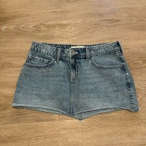 Hollister Denim Low-Rise Skirt Size 10 (W30)